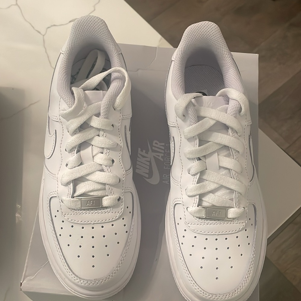 White Nike Air Force 1